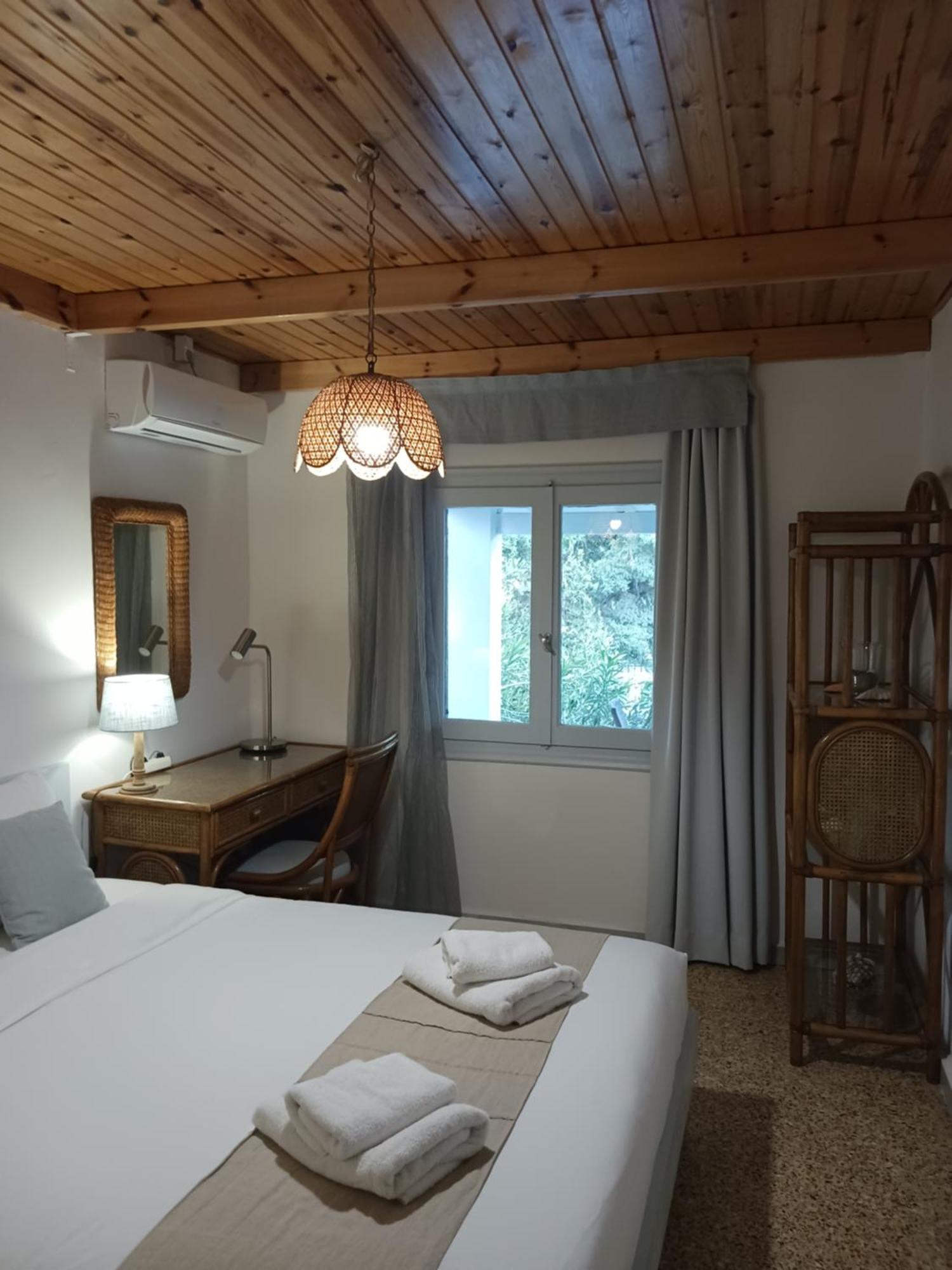 Theros & Trygos Boutique Houses - Ath Airport Loútsa Quarto foto